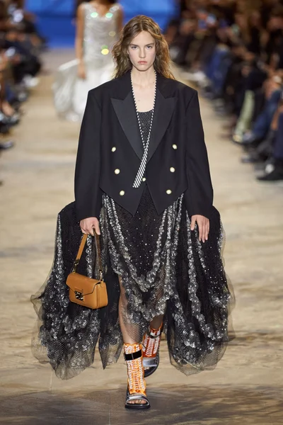 Look 3